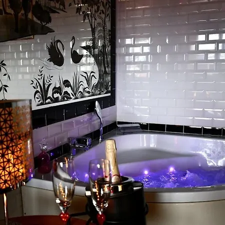 Romantique Avec Jacuzzi Et Terrasse Apartamento Perpiñán